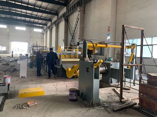 Macchina di taglio d'acciaio della bobina di ST37 ST52 con un pizzico e un livellatore di cinque rulli