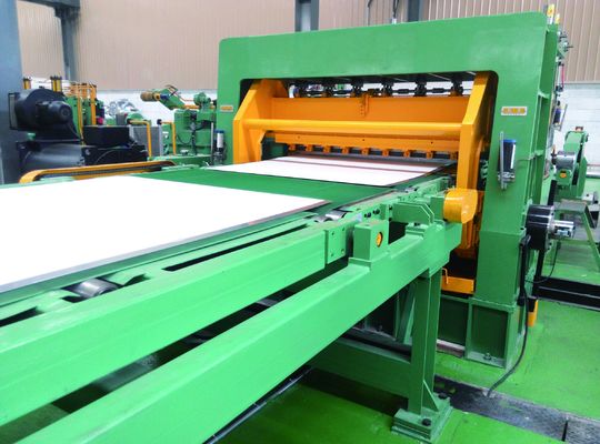 Taglio della lamina di metallo alla linea di lunghezza per il taglio longitudinale per spessore 0.3-3mm, bobina massima 15T tramite controllo dello SpA