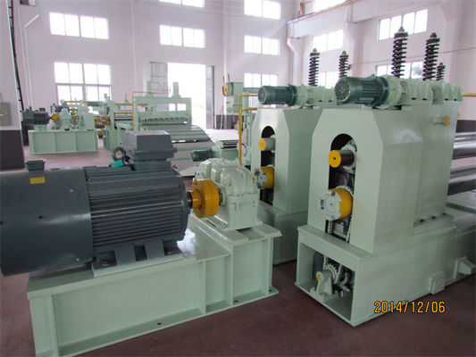 MA (il foglio sottile di 0.2~1)×600mm che fende la linea per le bobine 8000kg con il decoiler hydrualic del singolo braccio ha fatto dalla Cina