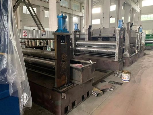 Singolo spee della macchina di taglio di Hydrualic Decoiler del braccio alto per il tipo d'acciaio della luce della bobina 8000kg ed usato per fare tubo