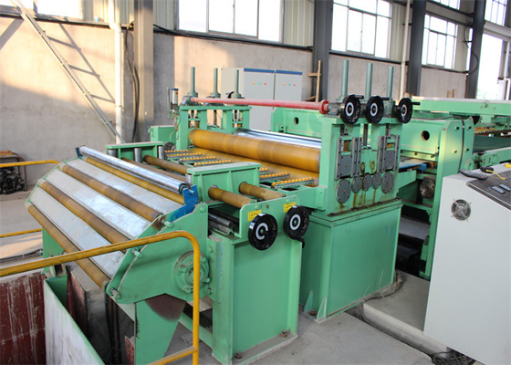 taglio automatico del metallo di 3mm alla linea precisione di lunghezza che svolge 100m/Min